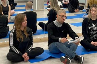 Tuta e tapis-roulant: a Margherita di Savoia don Michele fa catechesi in palestra