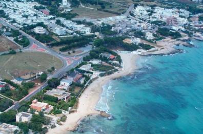 Aggredì giovani che entrarono abusivamente in un lido a Capitolo e chiese soldi per «liberarli»: arrestato