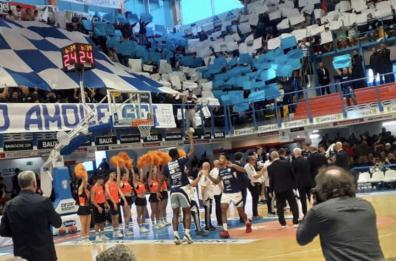 Brindisi spalle al muro, con Tortona vale doppio