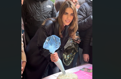 Sanremo 2024, la torta di fragole preparata da Clara insieme a Frau Knam fa impazzire i fan
