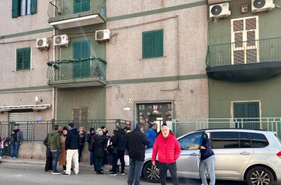 Taranto, gli sfollati di via Galeso, nel quartiere Tamburi: «Non perdiamo la dignità»