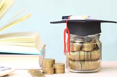 Emiliano: «Altri 12 mln per garantire a tutti gli studenti le borse di studio»
