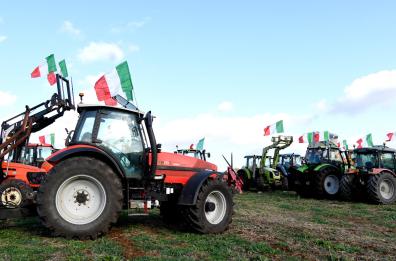 La protesta motorizzata focalizza i problemi ma rischia il sovranismo