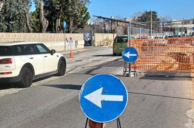 Bari, in via Cotugno cantieri infiniti: «Strada rotta per la quinta volta»
