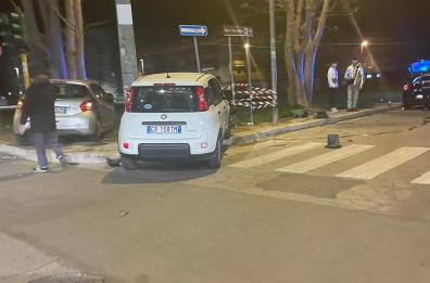 Bari, incidente nella notte tra due auto in via Fanelli, finiscono entrambe fuori strada Bari, incidente nella notte tra due auto in via Fanelli, finiscono entrambe fuori strada