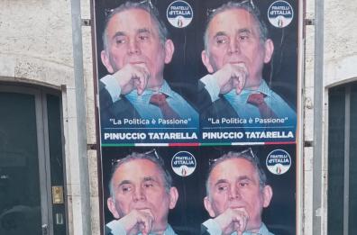 A Bari imbrattati i manifesti in ricordo di Pinuccio Tatarella