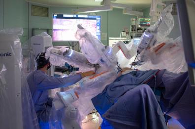 Puglia, alla clinica Santa Maria il primo intervento con Robot Hugo per trattare un tumore del colon-retto