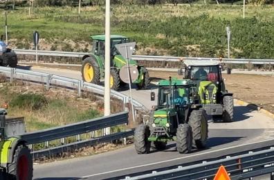 Agricoltori pugliesi domani incatenano i trattori ai cancelli dei pozzi: la protesta