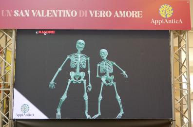 A Mesagne un'installazione fa la «radiografia» agli innamorati