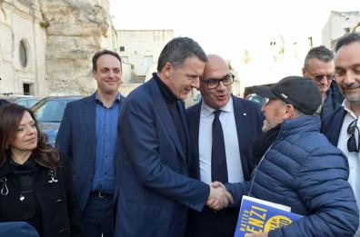 Matteo Renzi arriva a Matera e e mette «Palla al centro» in Casa Cava