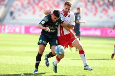 Calcio, il Bari conquista la vittoria contro la FeralpiSalò: al San Nicola finisce 1-0
