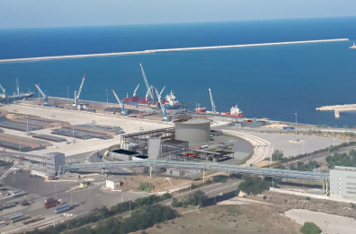 Brindisi, esposto contro il deposito Gnl: «Troppe criticità»