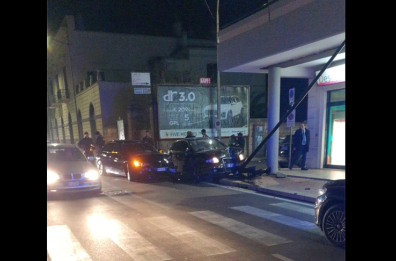 San Giorgio Ionico, auto sbanda e butta giù un palo della luce