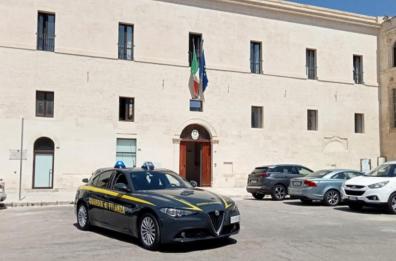 Lecce, multe annullate in cambio di regali o promesse di voto: altre due interdittive 