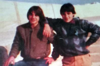 Bari, gemelli separati alla nascita si ritrovano dopo 13 anni. Uno dei due cerca ancora la mamma biologica