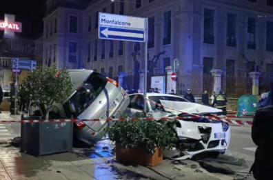 Bari, paura in Corso Benedetto Croce: schianto tra auto, 4 feriti gravi
