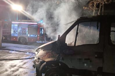 Paura a Pisticci, furgone in fiamme: conteneva gasolio