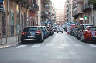 Bari, parcheggi riservati al Murattiano: la raccolta firme dei residenti
