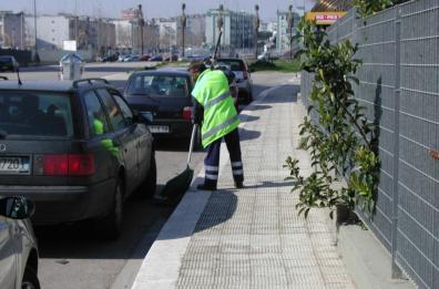 Bari, dormiva beatamente invece di lavorare: sospeso per dieci giorni dipendente Amiu
