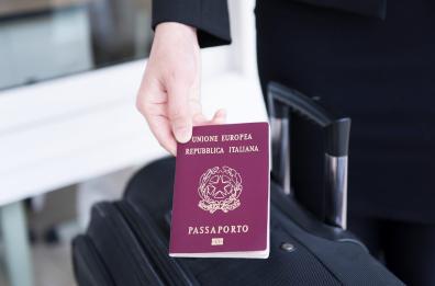 Bari, mille passaporti richiesti e mai ritirati: l'appello della Questura