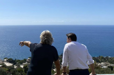 La metamorfosi dei 5Stelle, dall’eccezionalità di Grillo all’ordinarietà di Conte