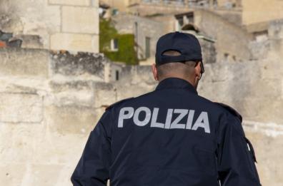 Matera, in casa 'clima di paura': giovane allontanato dalla famiglia