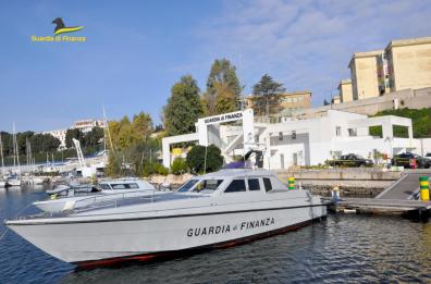 GdF recupera 25kg di ricci e 5kg di polpi ancora vivi: pesca illecita nel Brindisino