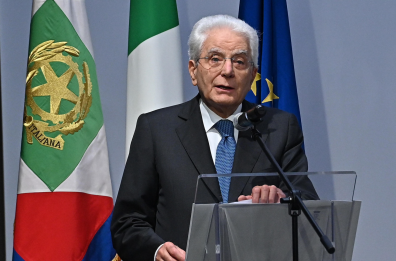 L’autoritarismo dei manganelli e la lezione del colle