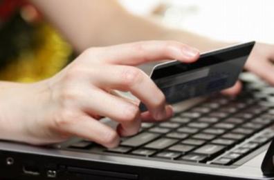 Fasano, riesce a svuotare a distanza il conto di una ventenne: nei guai un «cyber-pirata»