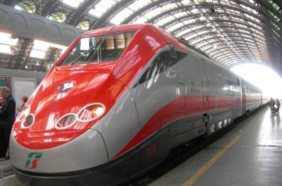 Trenitalia, nuove regole per i bagagli: sulle Frecce massimo due valigie a passeggero