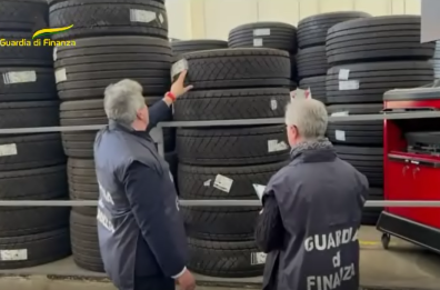 Truffa da 40 milioni su vendita online pneumatici: arrestato uomo di Orta Nova