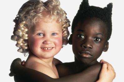 Vieste, cento foto di Oliviero Toscani in mostra al museo archeologico