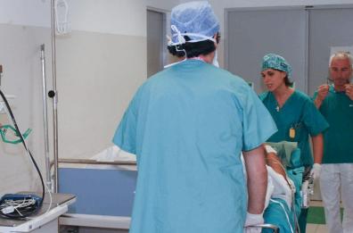 «In Puglia mancano infermieri: interventi chirurgici a rischio» 