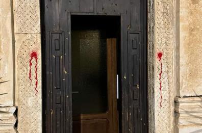 Brindisi, vernice rossa e scritta "Palestina" sulla chiesa, denunciato un 40enne