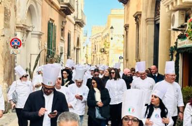 Lecce, la marcia degli chef nei vicoli del centro storico
