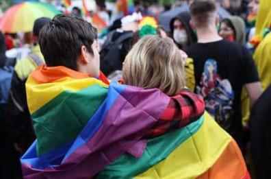 Soldi al Festival Lgbtq, FdI Puglia: «Da 9 anni finanziamenti a Titti De Simone, abbiamo capito perché»