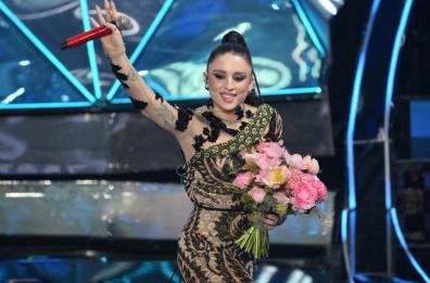Che incubo vivere senza noia: la «cumbia» di Sanremo ci ricorda la vita no-social
