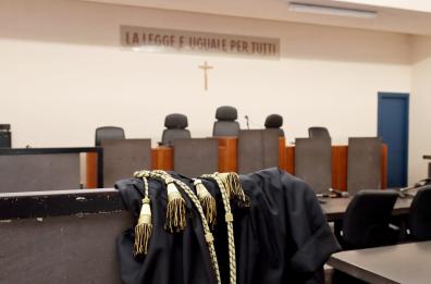 Taranto, accoltellò l’ex compagno ma era legittima difesa