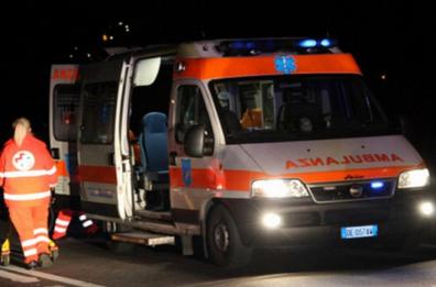 Putignano, donna investita sulle strisce per proteggere il figlio: è grave