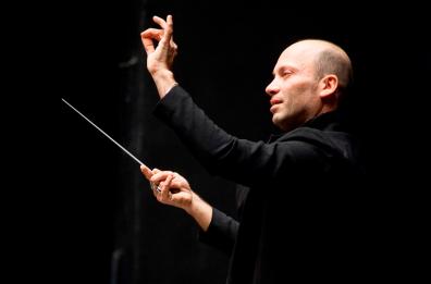 Teatro Petruzzelli Bari, Stefano Montanari dirige l’Orchestra e il Coro