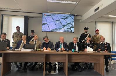 Pusher travestiti da operatori 118 e imbianchini: 56 arresti a Bari, la Dda chiude il cerchio sui clan Parisi e Palermiti