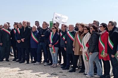 Sit-in a Santa Cesarea terme: «No all’eolico offshore nel Canale d'Otranto»