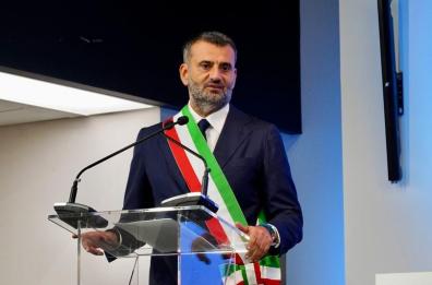 Mafia a Bari, il prefetto nomina commissione di accesso al Comune. Decaro: «Atto di guerra». Dal Viminale: «Atto dovuto dopo i 130 arresti»