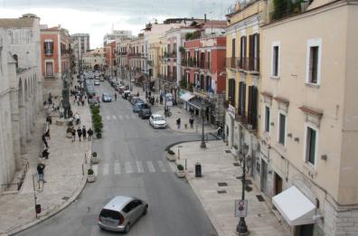 Barletta, caso corso Vittorio Emanuele chiusura nei festivi: è polemica FI-M5s