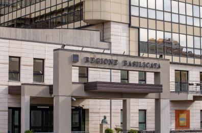 Così la quadriglia lucana ingarbuglia la regione a denominazione doppia