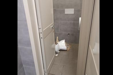 A Conversano vandali in azione: distrutti i bagni pubblici 