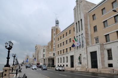 Regione Puglia, Emiliano vuole cambiare i direttori di dipartimento: rischiano in quattro