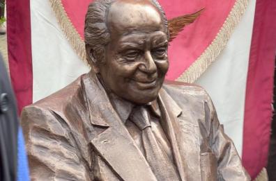 San Marco in Lamis, inaugurata scultura in bronzo che raffigura Joseph Tusiani