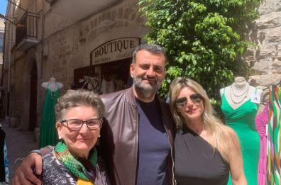 Un selfie con una sorella non si toglie a nessuno, nemmeno a Giorgia e a Putin