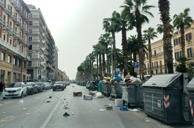 Soffia forte il vento su Bari e provincia: alberi, pannelli e finestre volano via